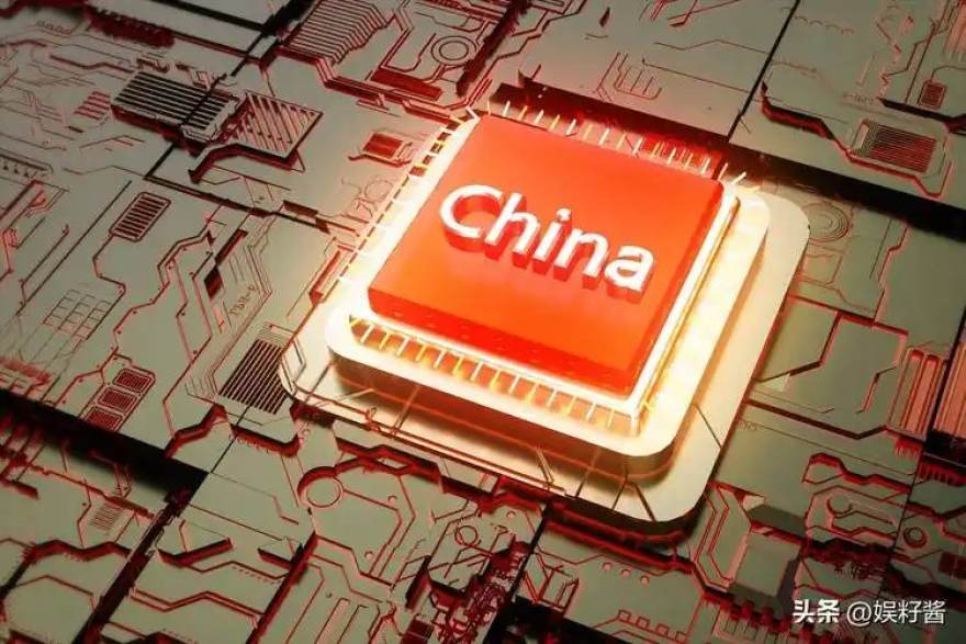 天下足球网内容编辑团队工作场景图